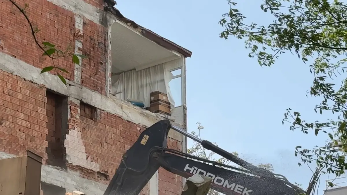 Avcılar\'da Yıkımda Şaşkınlık: Duvarlar Yok!