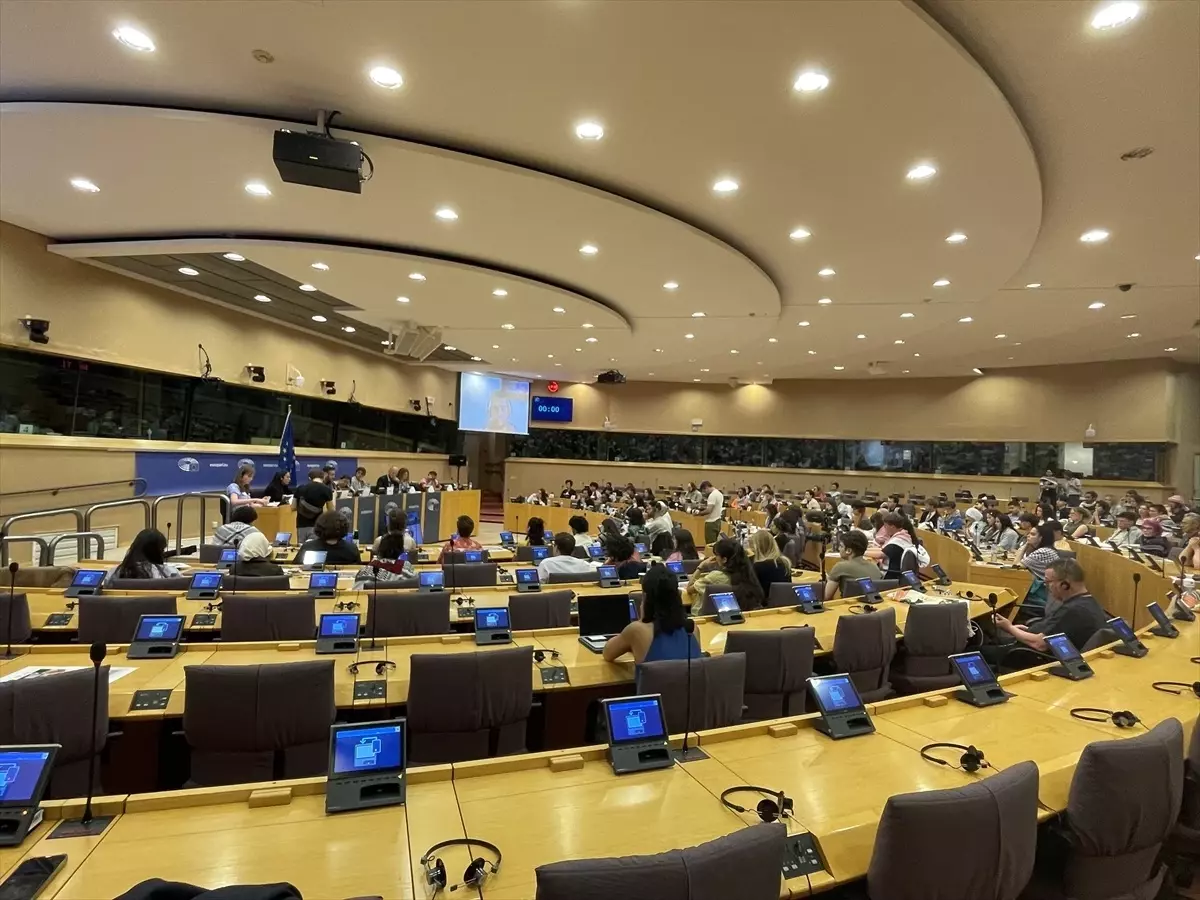 Öğrenciler Avrupa Parlamentosu\'nda Filistin İçin Ses Yükseltti