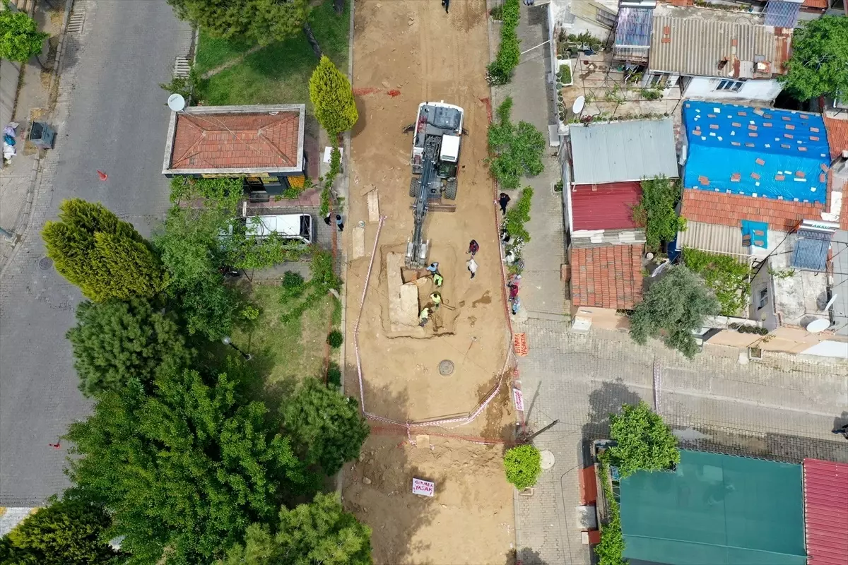 Tralleis Antik Kenti\'nde Oda Mezar Bulundu