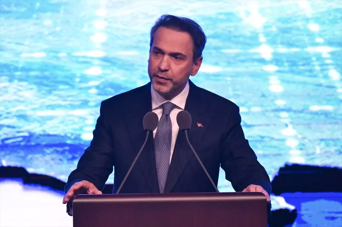 Bakan Bayraktar, 2024\'te rüzgar ve güneşte rekor kapasitenin devreye alındığını bildirdi Açıklaması