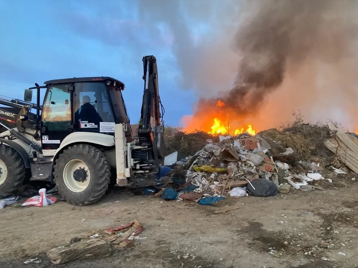Edremit\'te Çöplük Yangını Kontrol Altına Alındı
