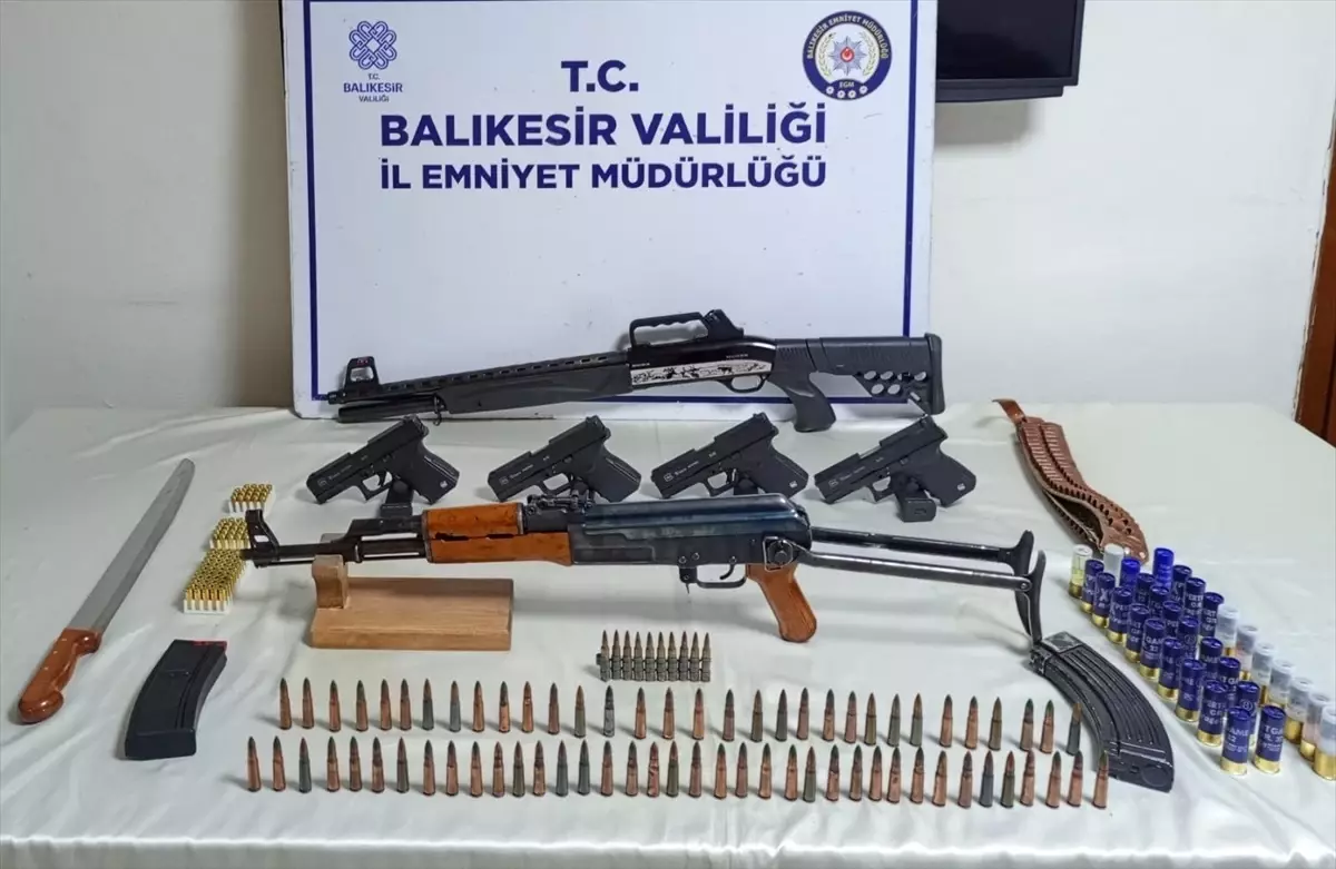 Balıkesir\'de Silah Kaçakçılığı Operasyonu