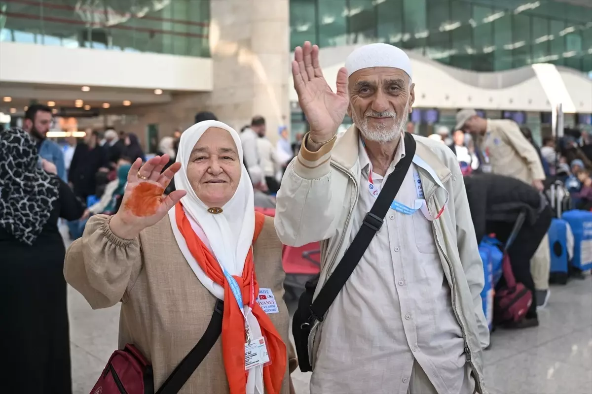Hac Adayları Kutsal Topraklara Uğurlandı