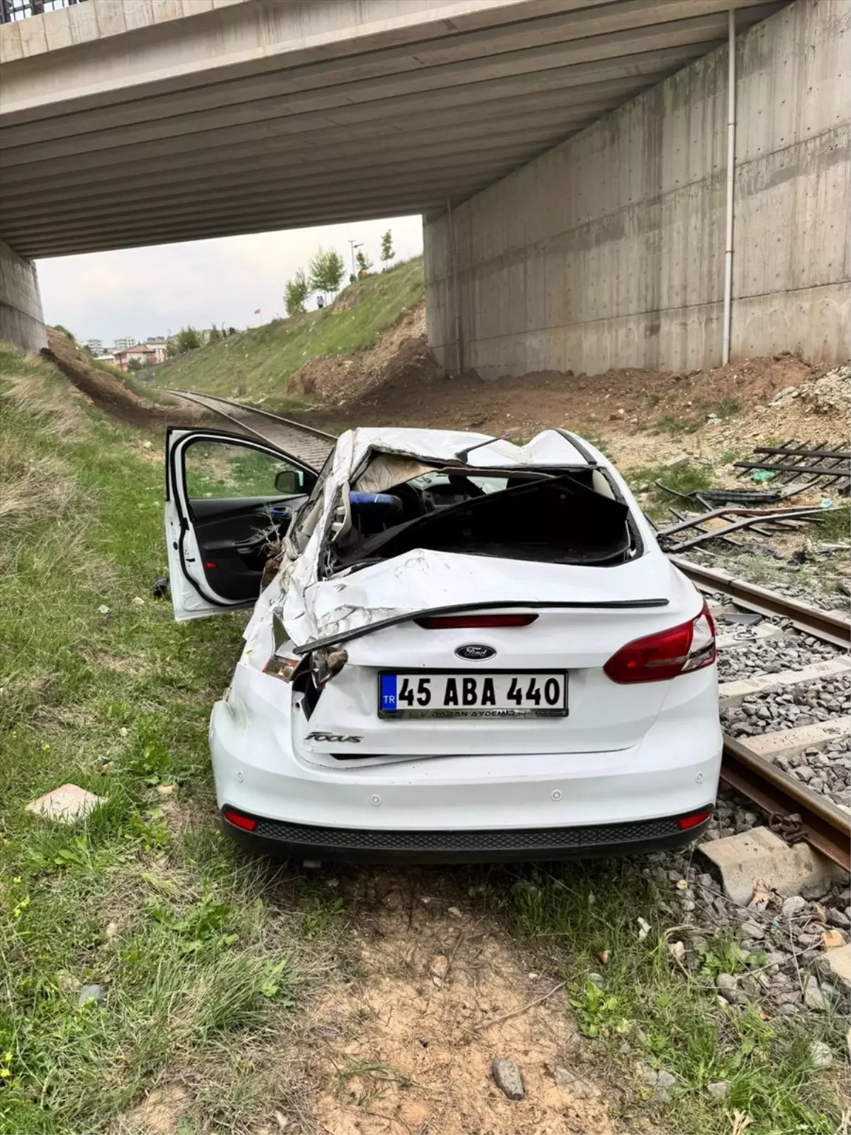 Batman\'da Köprüden Düşen Araçta 3 Yaralı