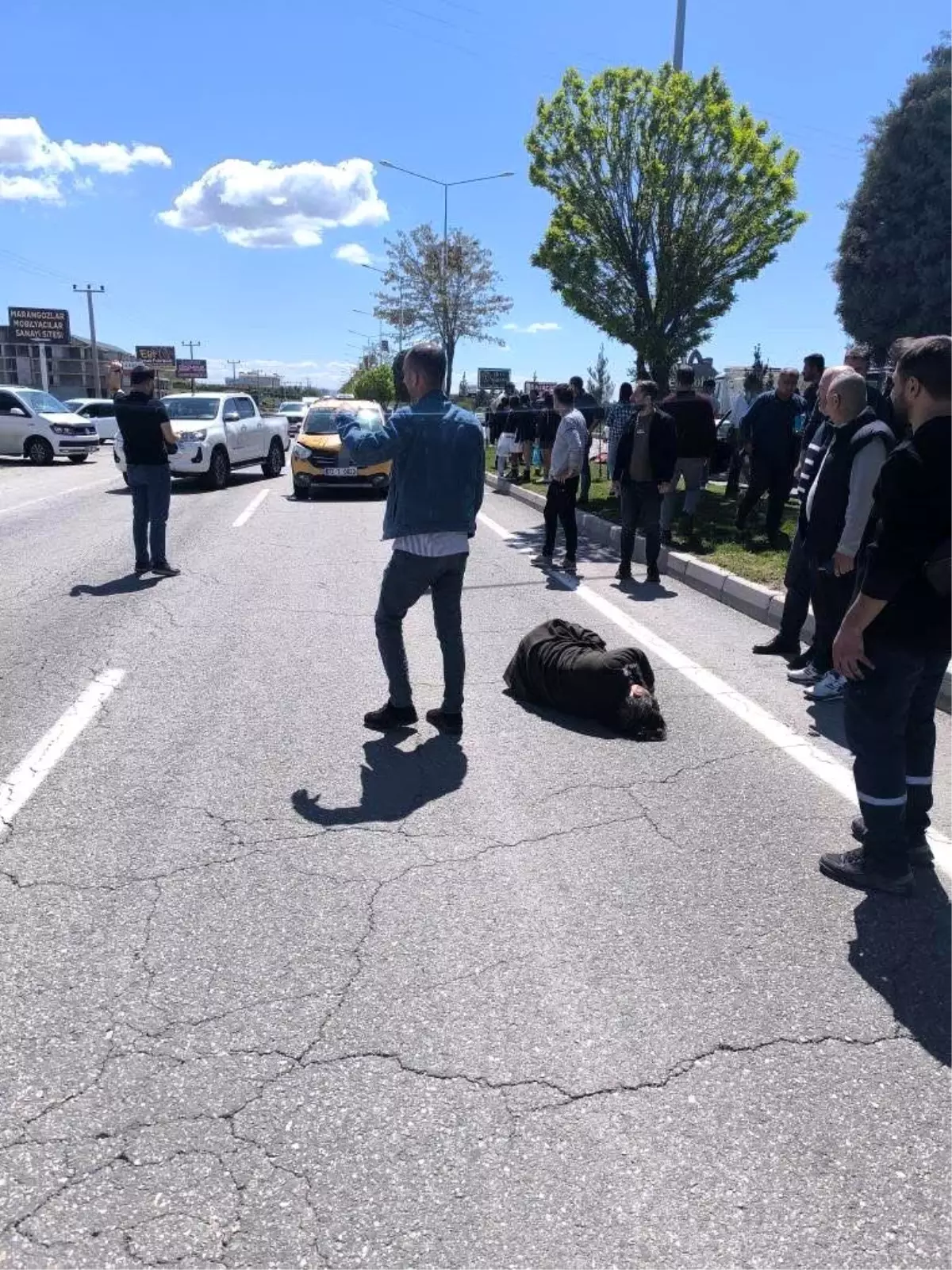 Batman\'da Otomobil Çarpması: 2 Kadın Yaralı