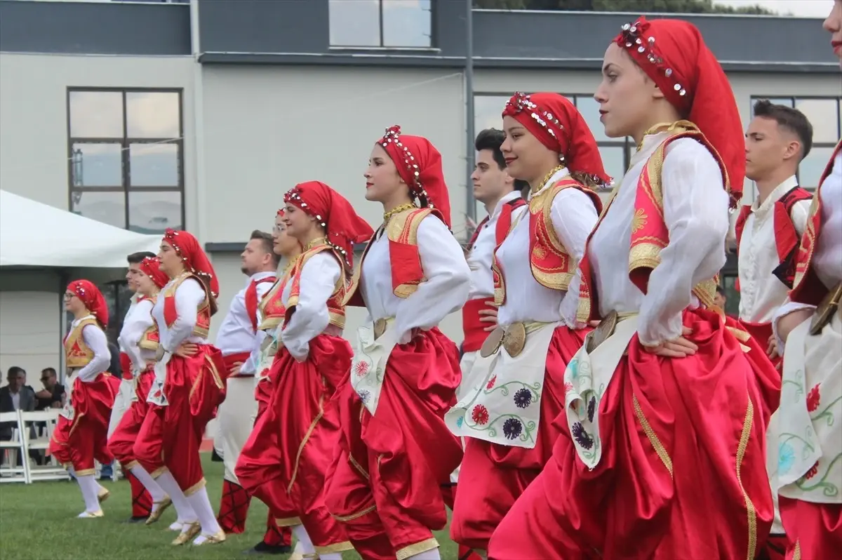 Bayındır\'da Uluslararası Çiçek Festivali Başladı