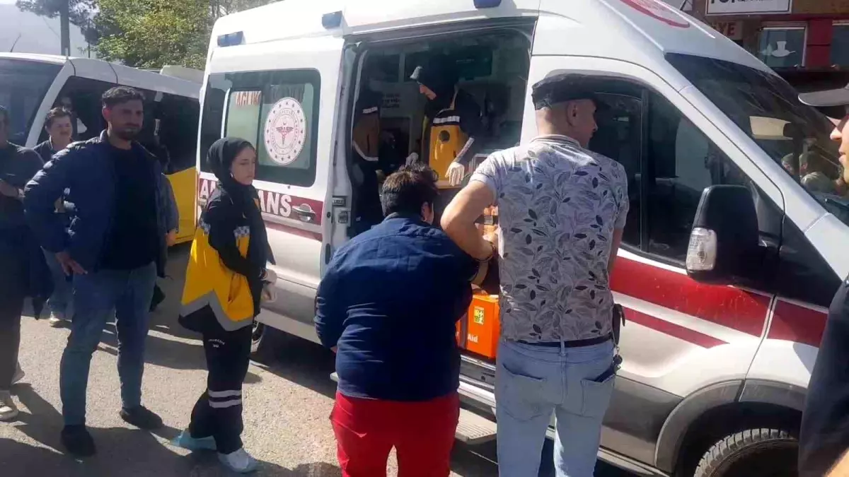 Karabük\'te Bıçaklı Kavga: 1 Yaralı