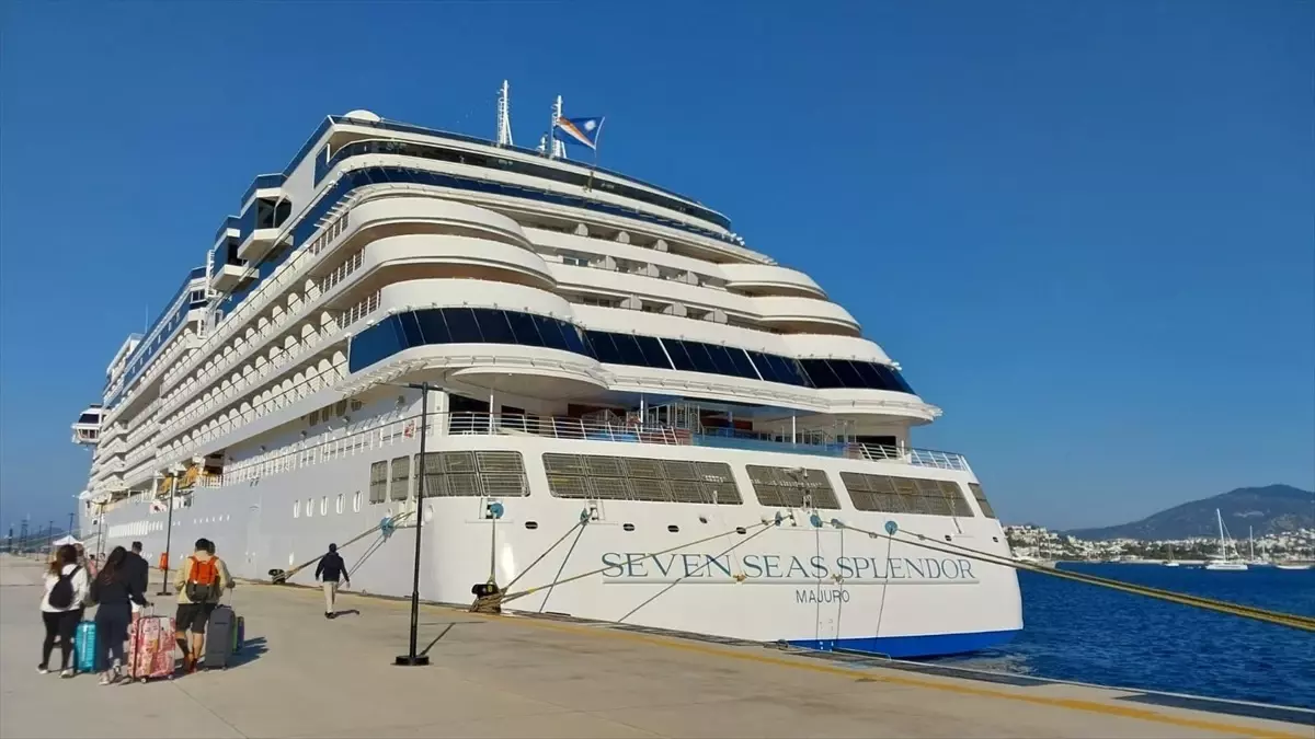 Bodrum\'a 720 Yolcu Taşıyan Kruvaziyer Geldi