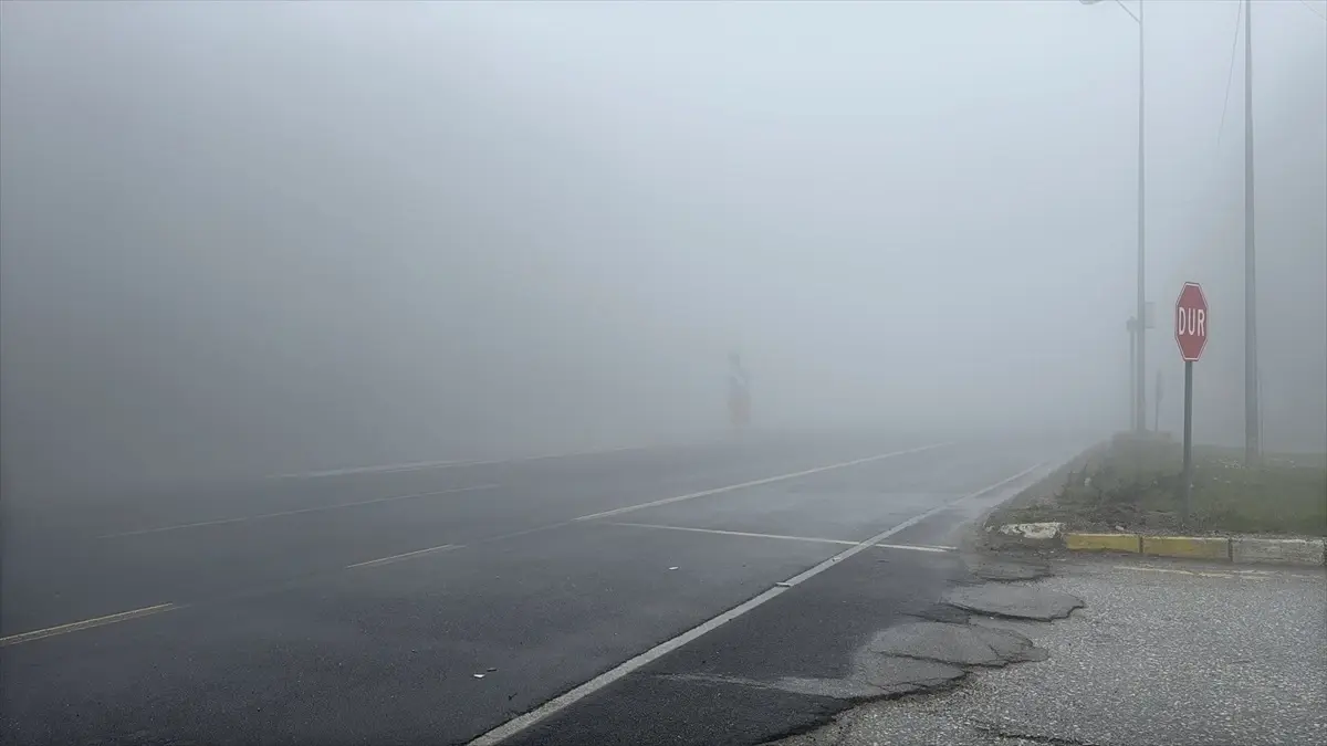 Bolu Dağı\'nda Sis Görüş Mesafesini Düşürdü
