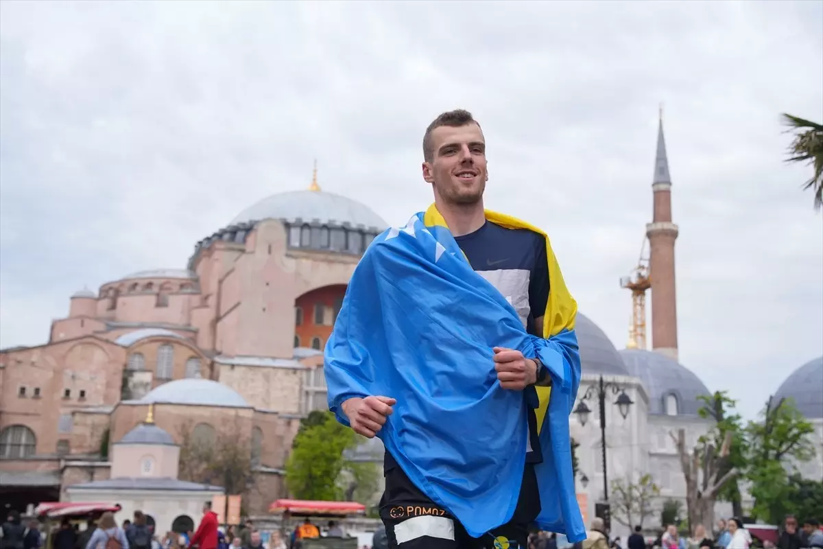 Yardım İçin İstanbul\'a Bisikletle Geldi