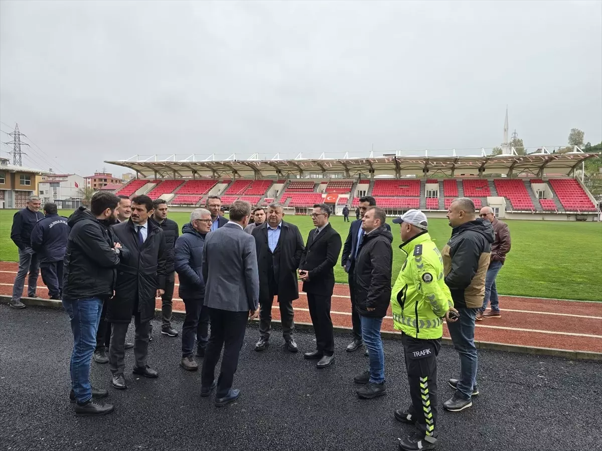 Kaymakam Koç, Bulancak Stadı\'nda İncelemelerde Bulundu