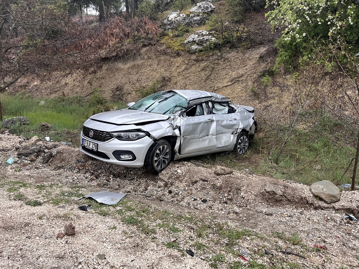 Burdur\'da Tır ve Otomobil Çarpıştı