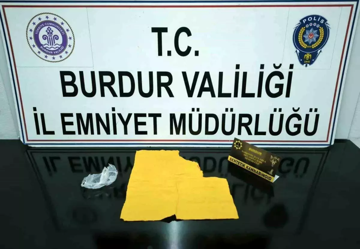 Burdur\'da Uyuşturucu Operasyonu: 4 Bin 900 Kullanımlık Kağıt Ele Geçirildi