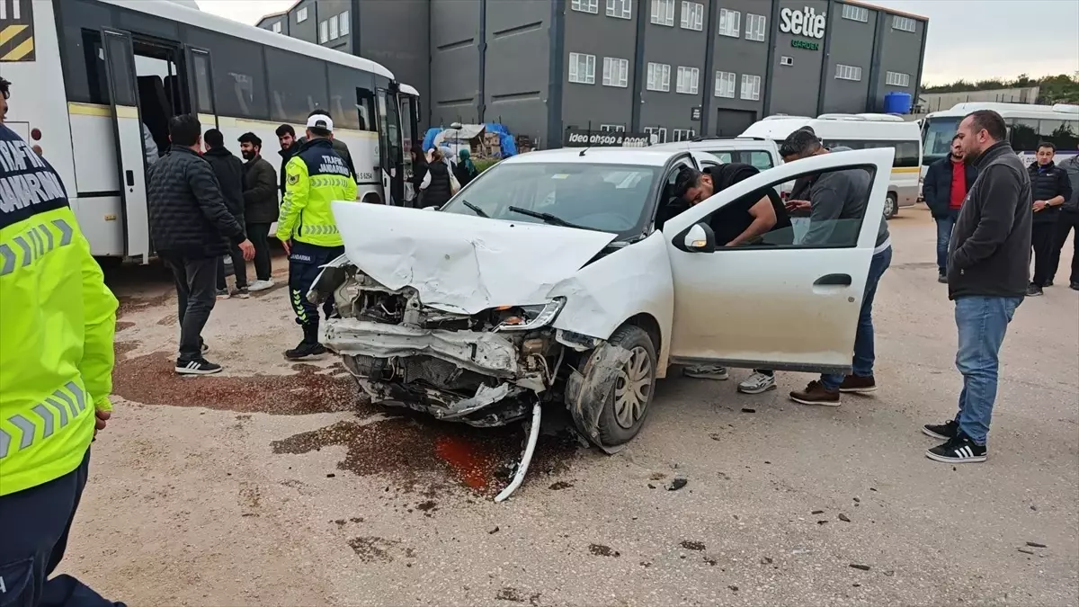 İnegöl\'de Trafik Kazası: 4 Yaralı