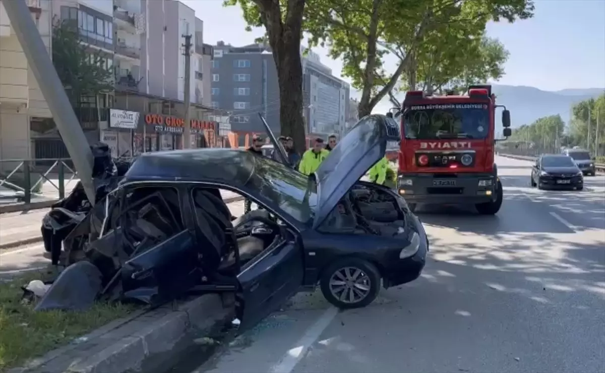 Bursa\'da Trafik Kazası: İki Yaralı