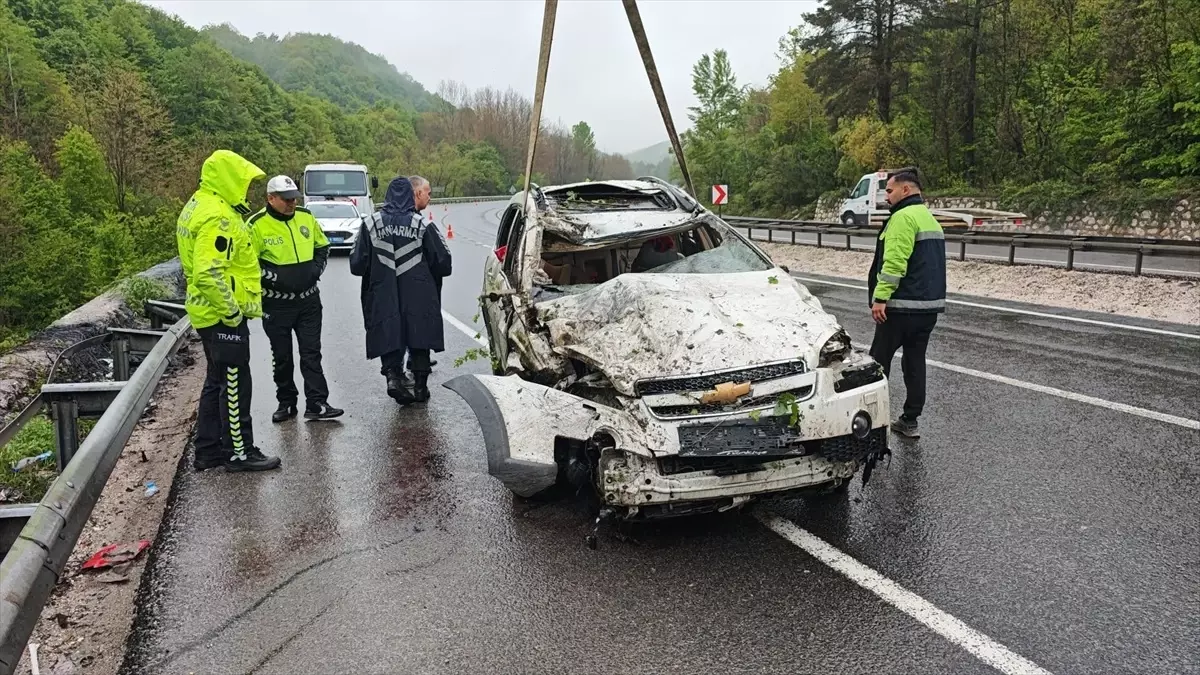 İnegöl\'de trafik kazası: 1 ölü, 3 yaralı