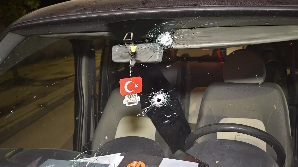 İnegöl\'de Hafif Ticari Araca Silahlı Saldırı