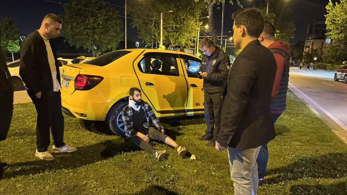 Bursa\'da Taksi ve Otomobil Çarpıştı: 7 Yaralı