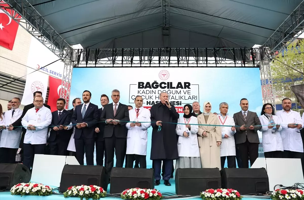 Cumhurbaşkanı Erdoğan: "Bugün tam 2 milyon 840 binin üzerinde vatandaşımıza evde sağlık hizmeti veriyoruz."