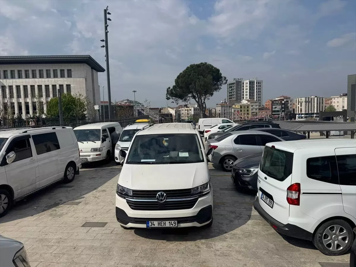 İstanbul\'da Deprem Endişesi: Vatandaşlar Dışarıda Kalıyor