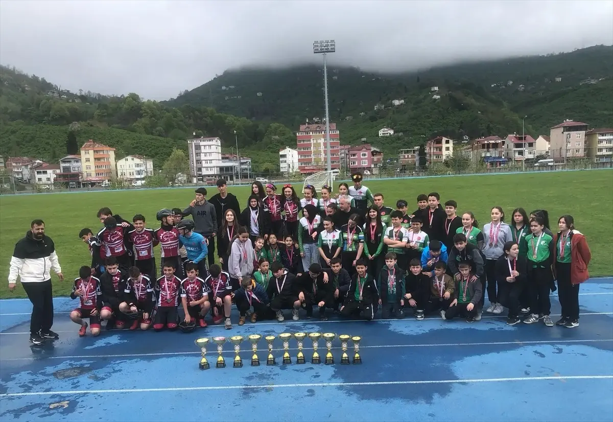 Dereli\'de bisiklet yarışlarında başarılı olan öğrenciler Türkiye finallerine katılacak