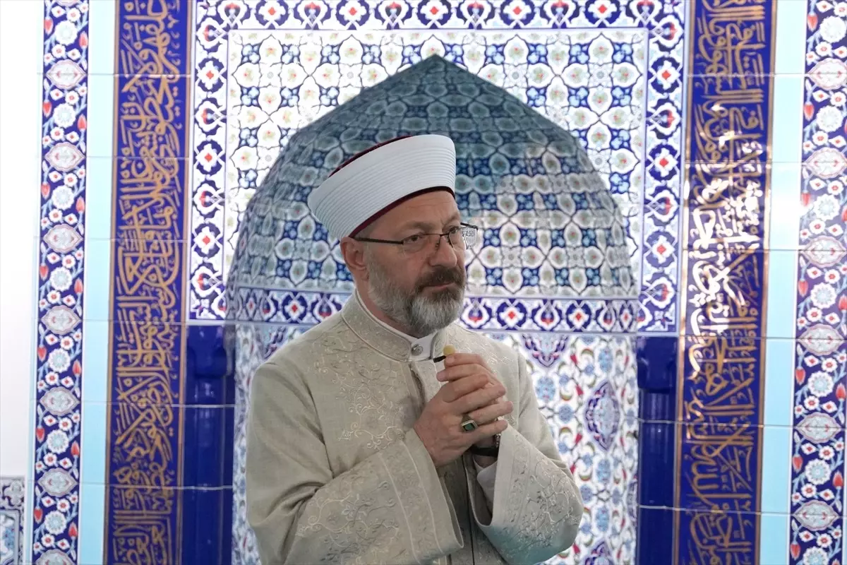 Erbaş, Viyana\'da Kur\'an Kursu Öğrencileriyle Buluştu