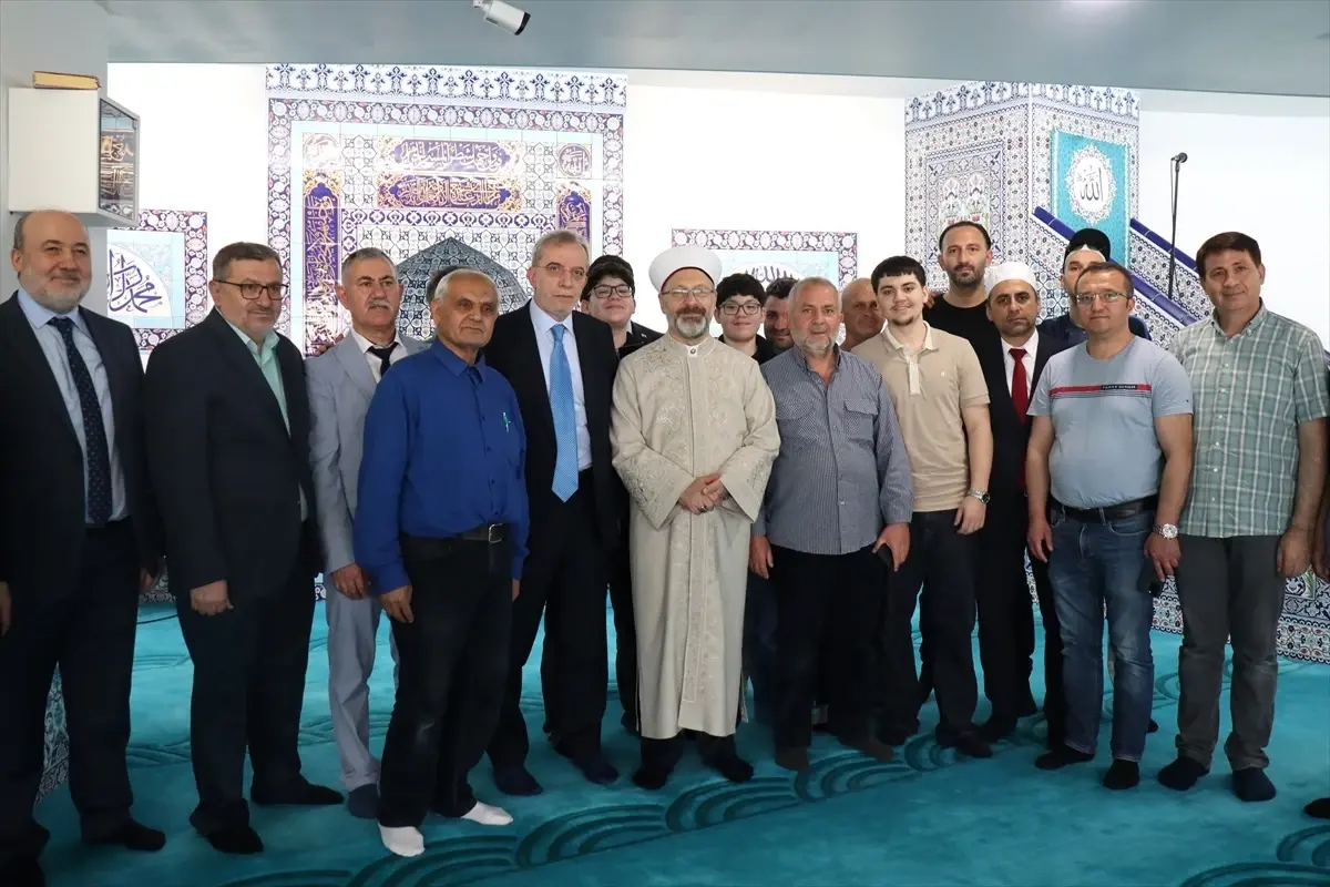 Diyanet Başkanı Erbaş, Viyana\'da Hutbe Verdi