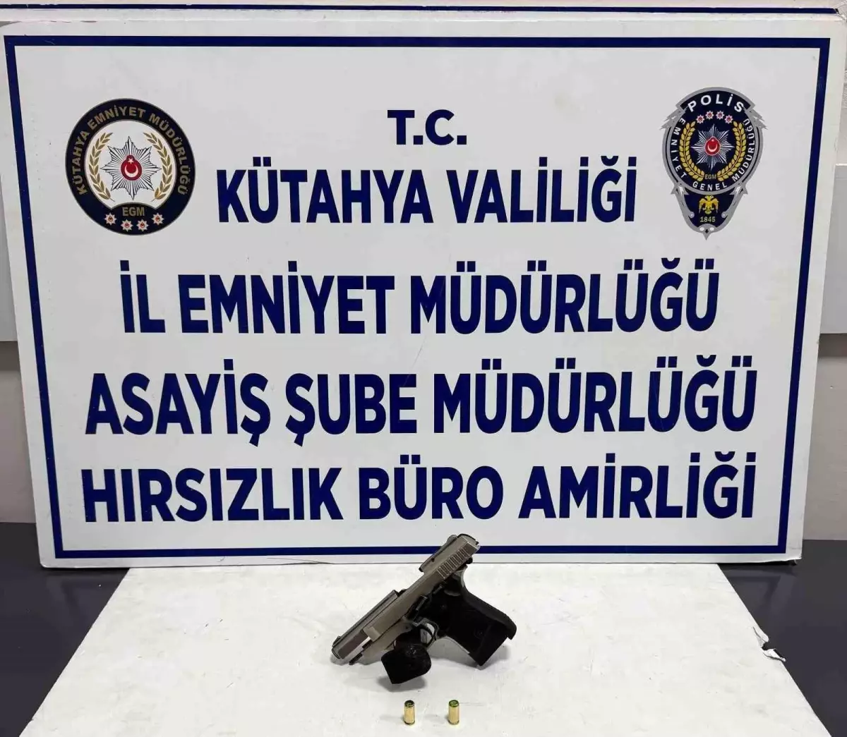 Kütahya\'da Ehliyetsiz Sürücünün Aracında Silah Bulundu