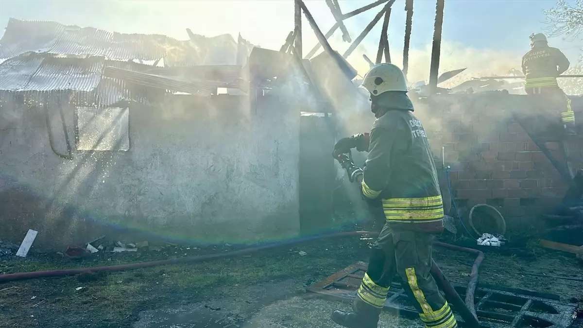 Düzce\'de Samanlık Yangını