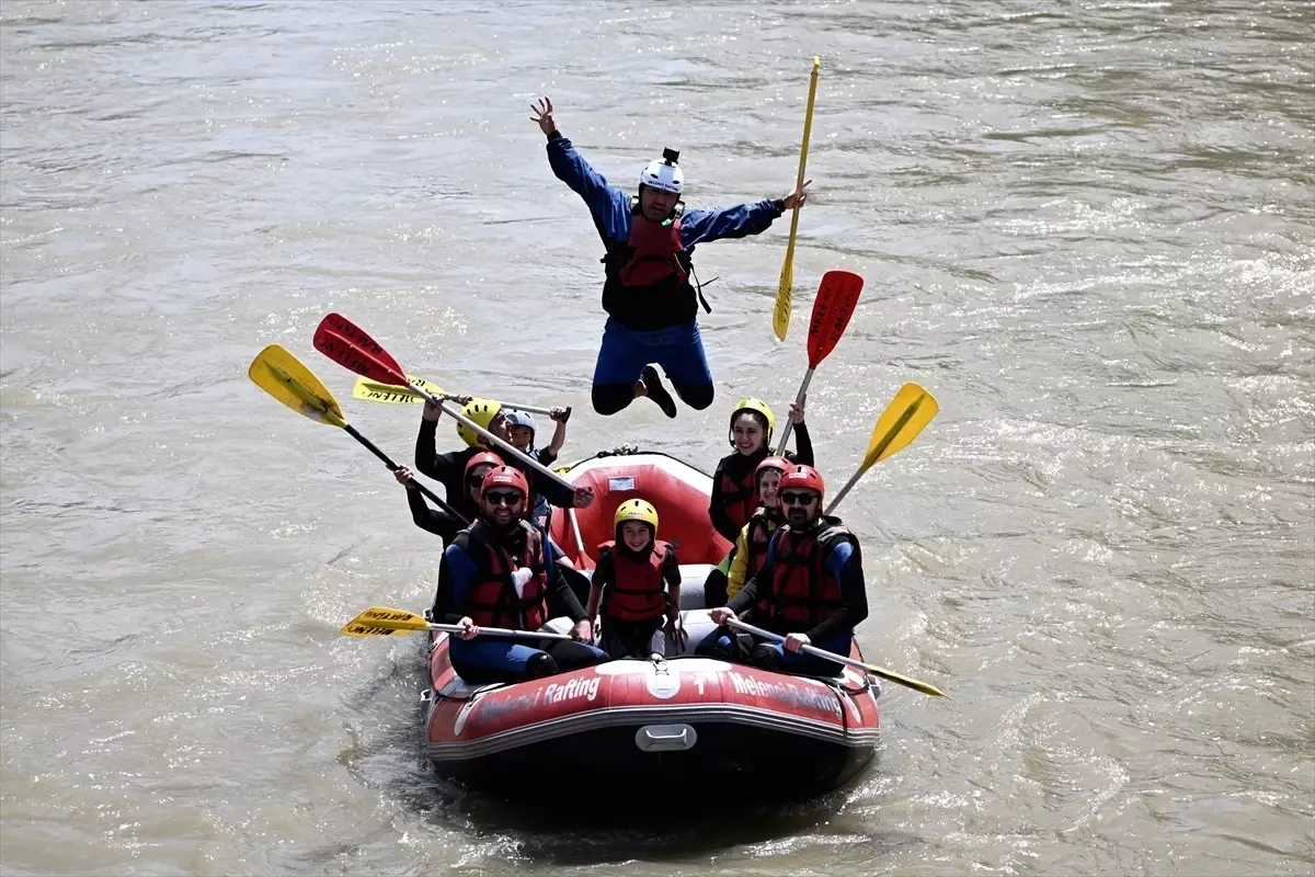 Melen Çayı\'nda Rafting Yoğunluğu