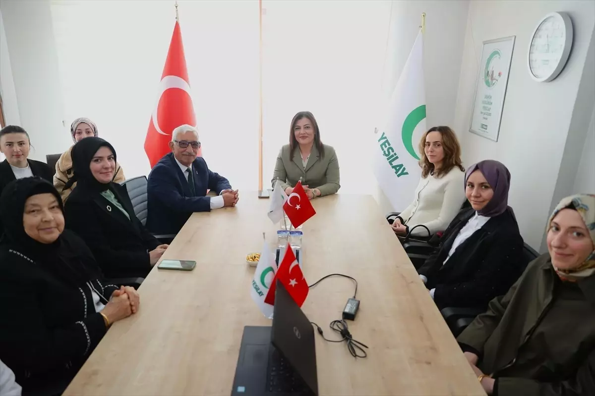 Yeşilay Tanıtımı Düzce\'de Yapıldı