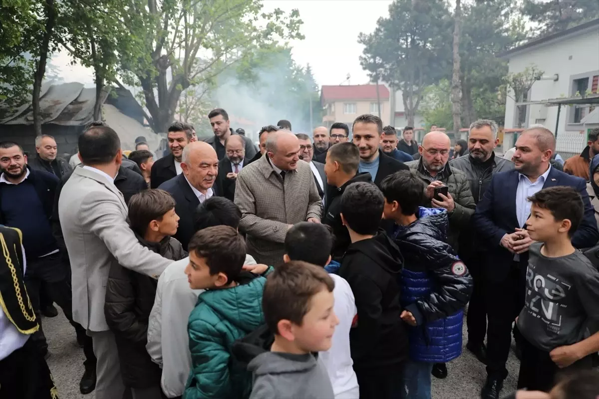 Başkan Özlü Karaca Mahallesi\'nde Vatandaşlarla Buluştu