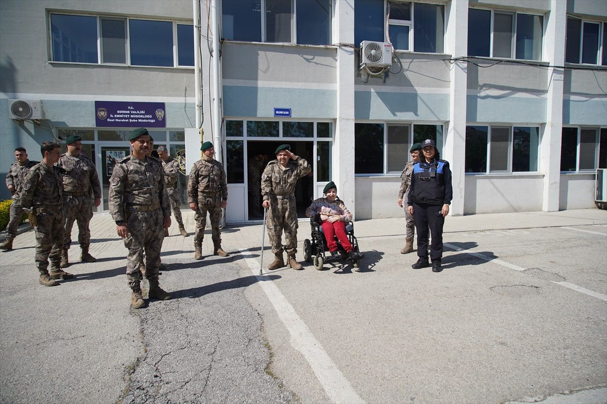 Skolyoz Hastası Barış\'ın Polis Olma Hayali Gerçekleşti