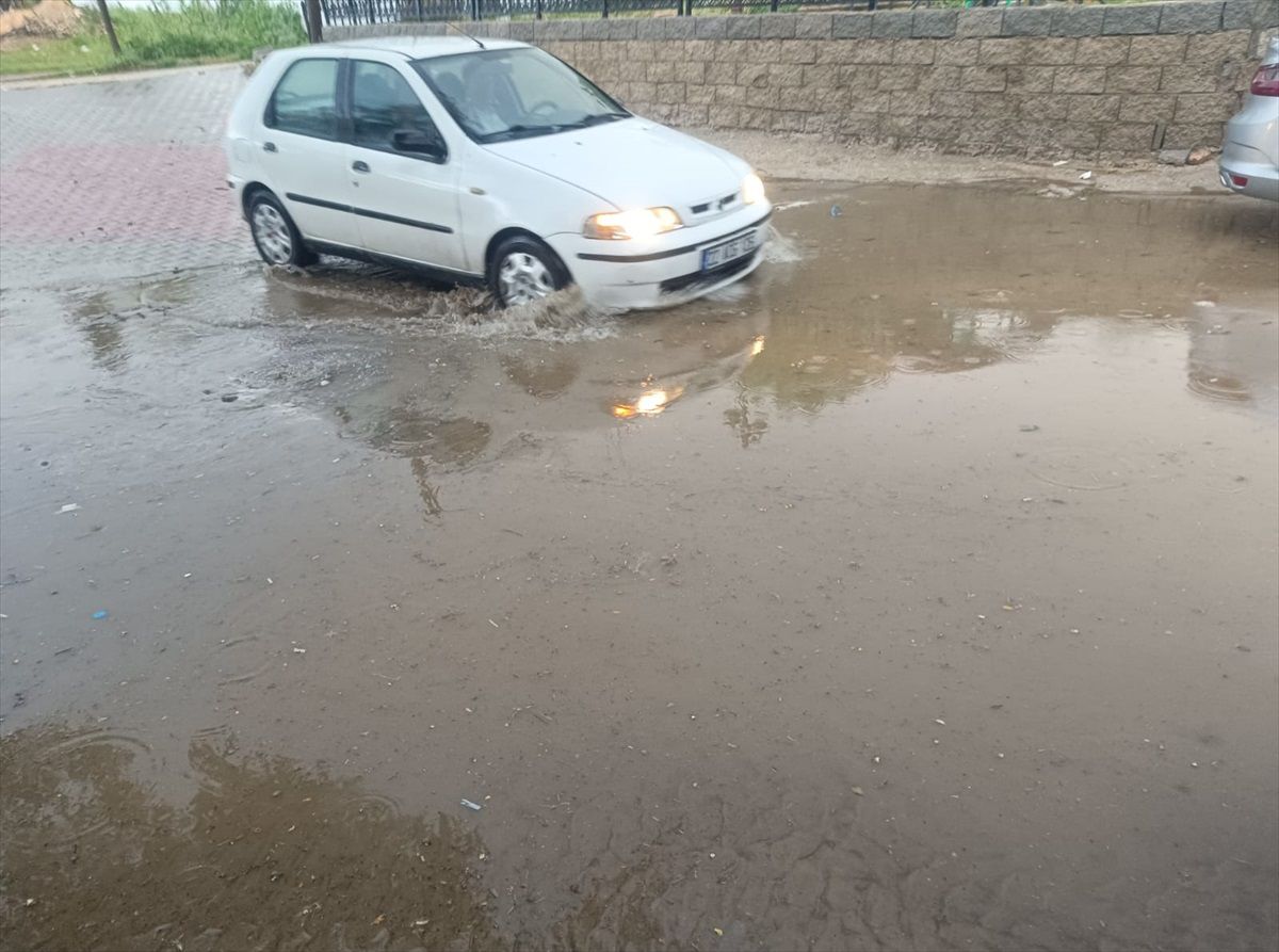 Edirne\'de Sağanak Yağış Hayatı Olumsuz Etkiledi
