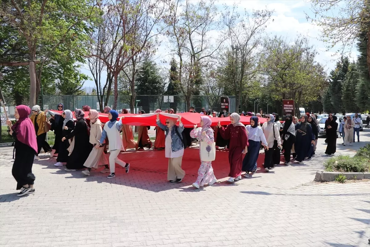 Elazığ\'da Öğrenciler Gazze İçin Yürüdü