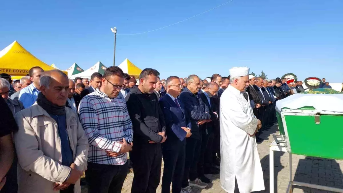 EPDK Başkanı Mustafa Yılmaz\'ın Annesi Ümmühan Yılmaz Son Yolculuğuna Uğurlandı