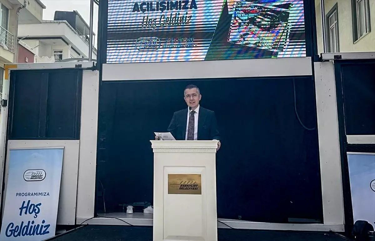 Esenyurt\'ta kapalı otopark ve nefes bahçesi hizmete açıldı