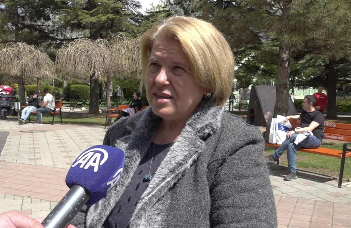 Ebe, Damadıyla Şaşırtıcı Bağlantı Kurdu