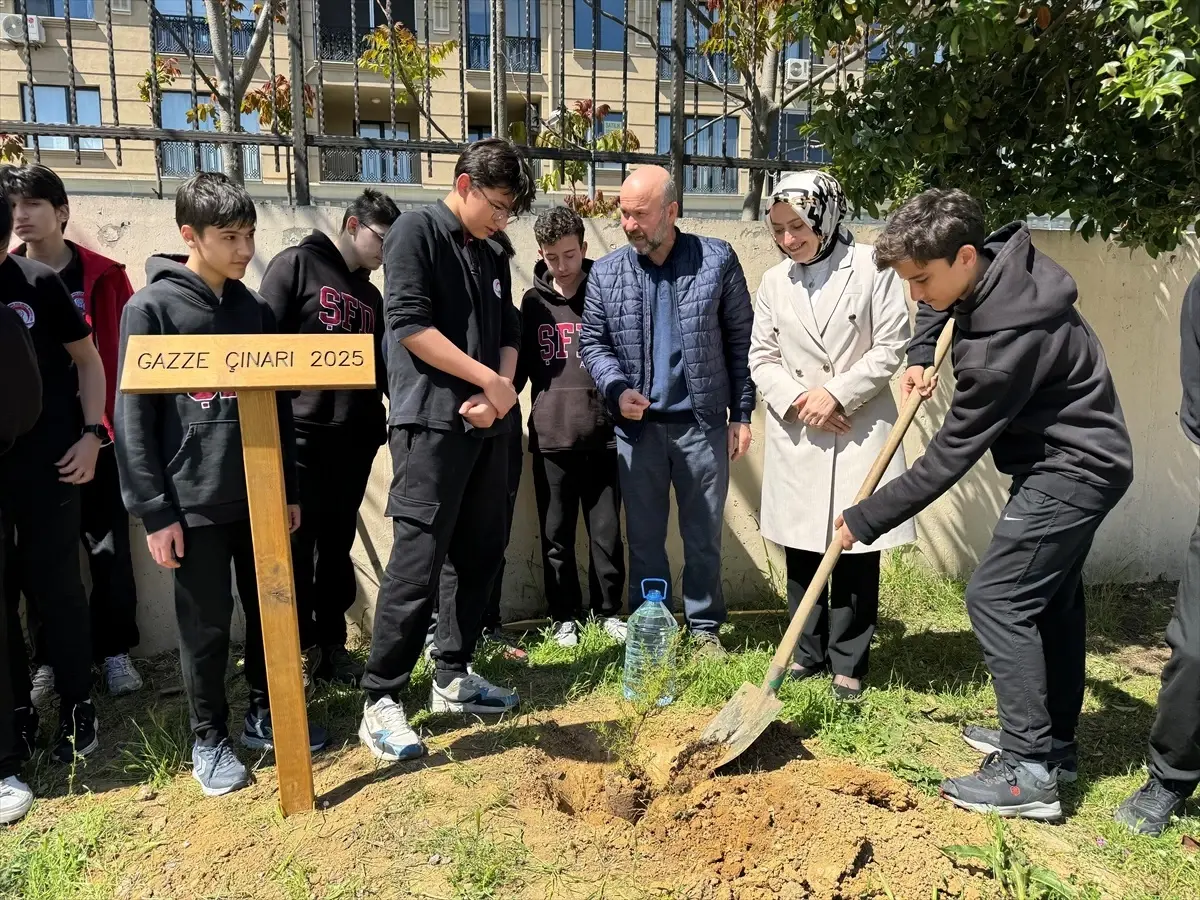 Eyüp Sultan Önder İmam Hatipliler Derneği\'nden Filistinli çocuklar adına fidan dikimi