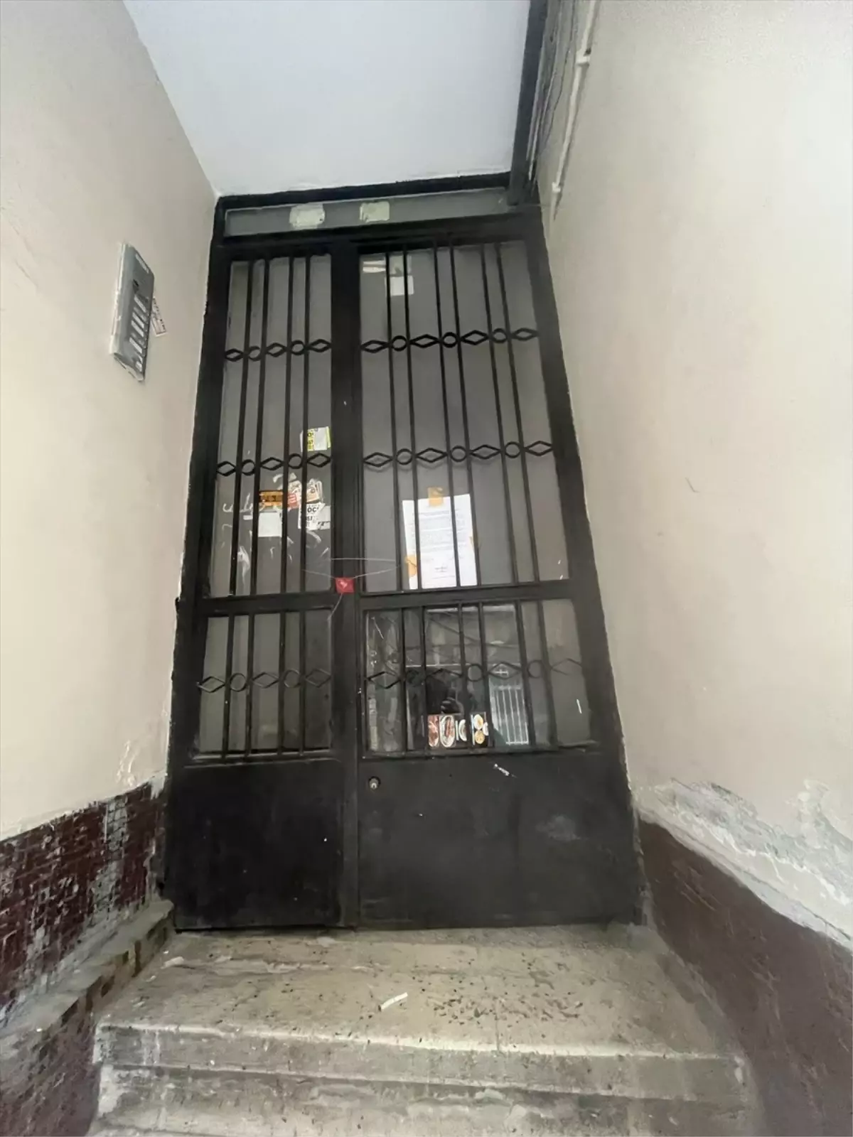 Fatih\'te Deprem Sonrası 3 Bina Mühürlendi