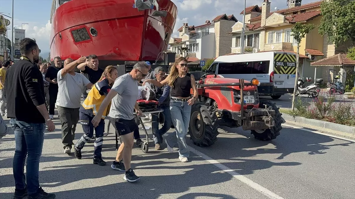 Fethiye\'de Traktör Römorku Altında Kayıp