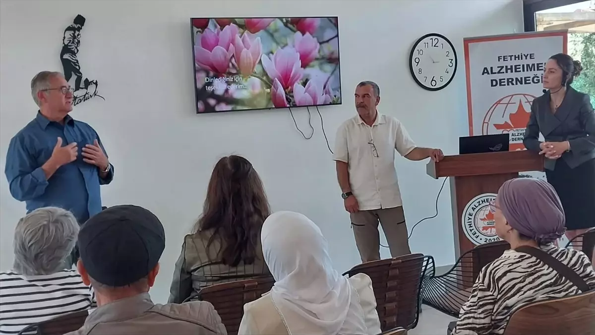 Fethiye\'de Yaşlılar İçin İlaç Kullanımı Semineri