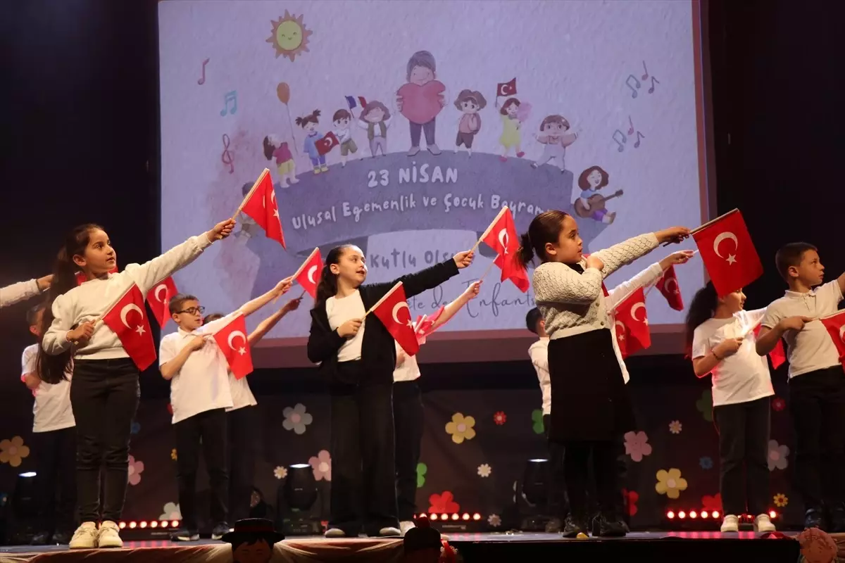 Epinay-sur-Seine\'de 23 Nisan Kutlaması