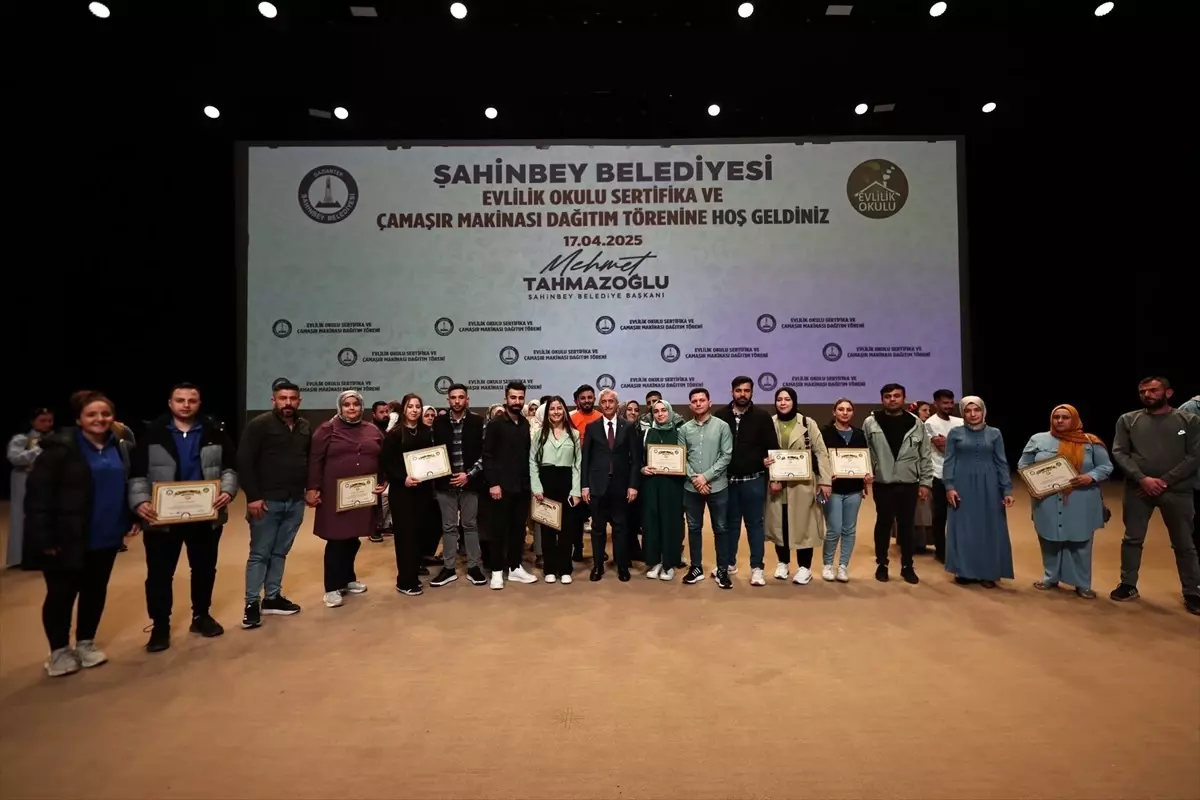 Evlilik Okulu\'na 672 Çift Sertifika Aldı