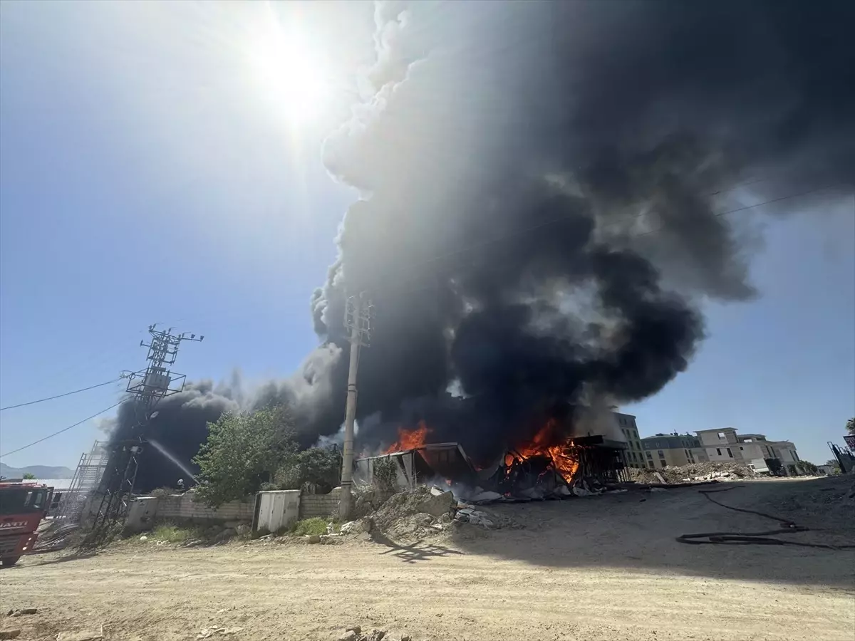 Antakya\'da İnşaat Şantiyesinde Yangın