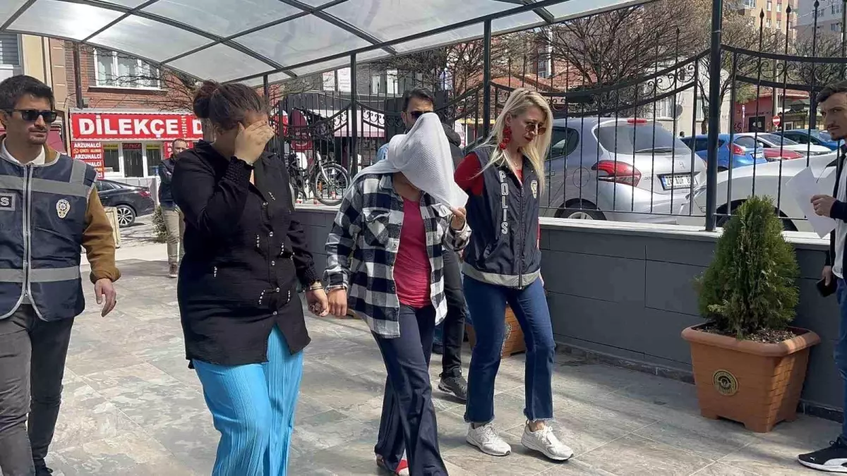 Eskişehir\'de Firari Hırsız Kadınlar Yakalandı