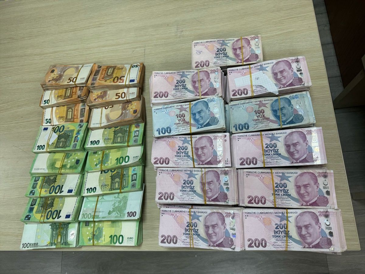 İBB\'ye Yolsuzluk Operasyonu: 50 Gözaltı