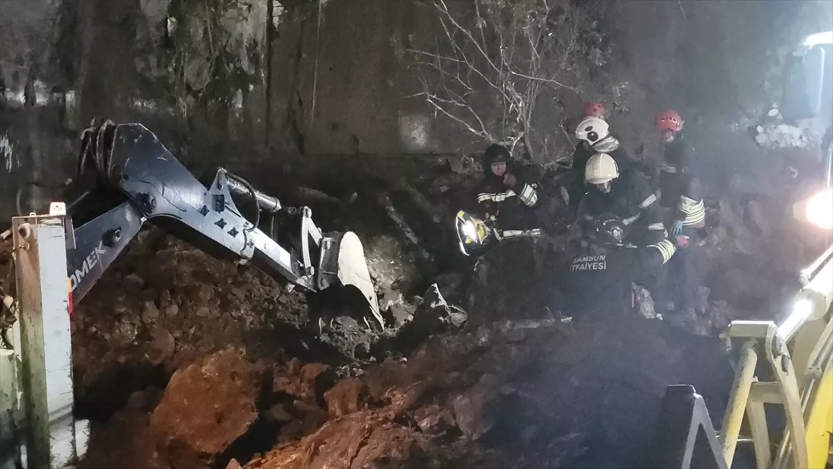 Samsun\'da Toprak Kayması: Kurtarma Çalışmaları Sürüyor