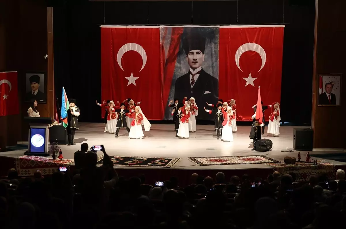 Iğdır\'da Halk Oyunları Coşkusu