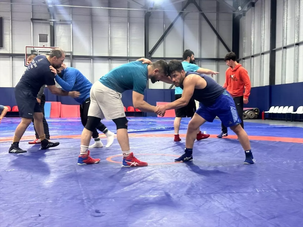 Türkiye İşitme Engelliler Güreş Takımı Kamp Yapıyor